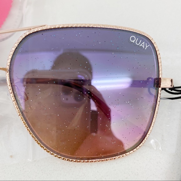 Quay x Chrissy Stop & Stare Twist Sunglasses Gold - Picture 4 of 6